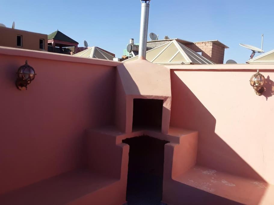 Un Riad Pour Se Divertir En Famille & Se Detendre Marrakesh Exterior photo